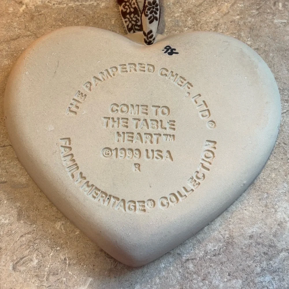 Pampered Chef Hospitality Heart Clay Stoneware Cookie/Chocolate Mold VTG 1999